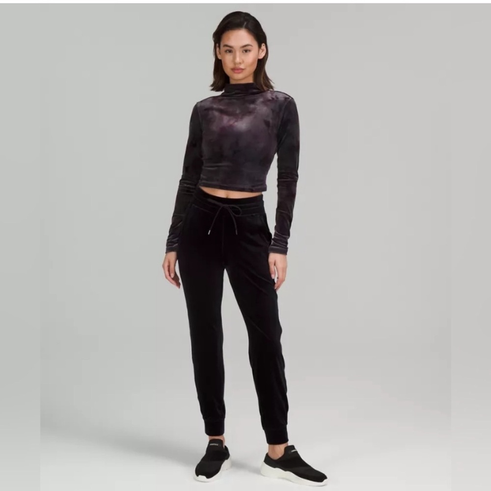 Lululemon velour top
